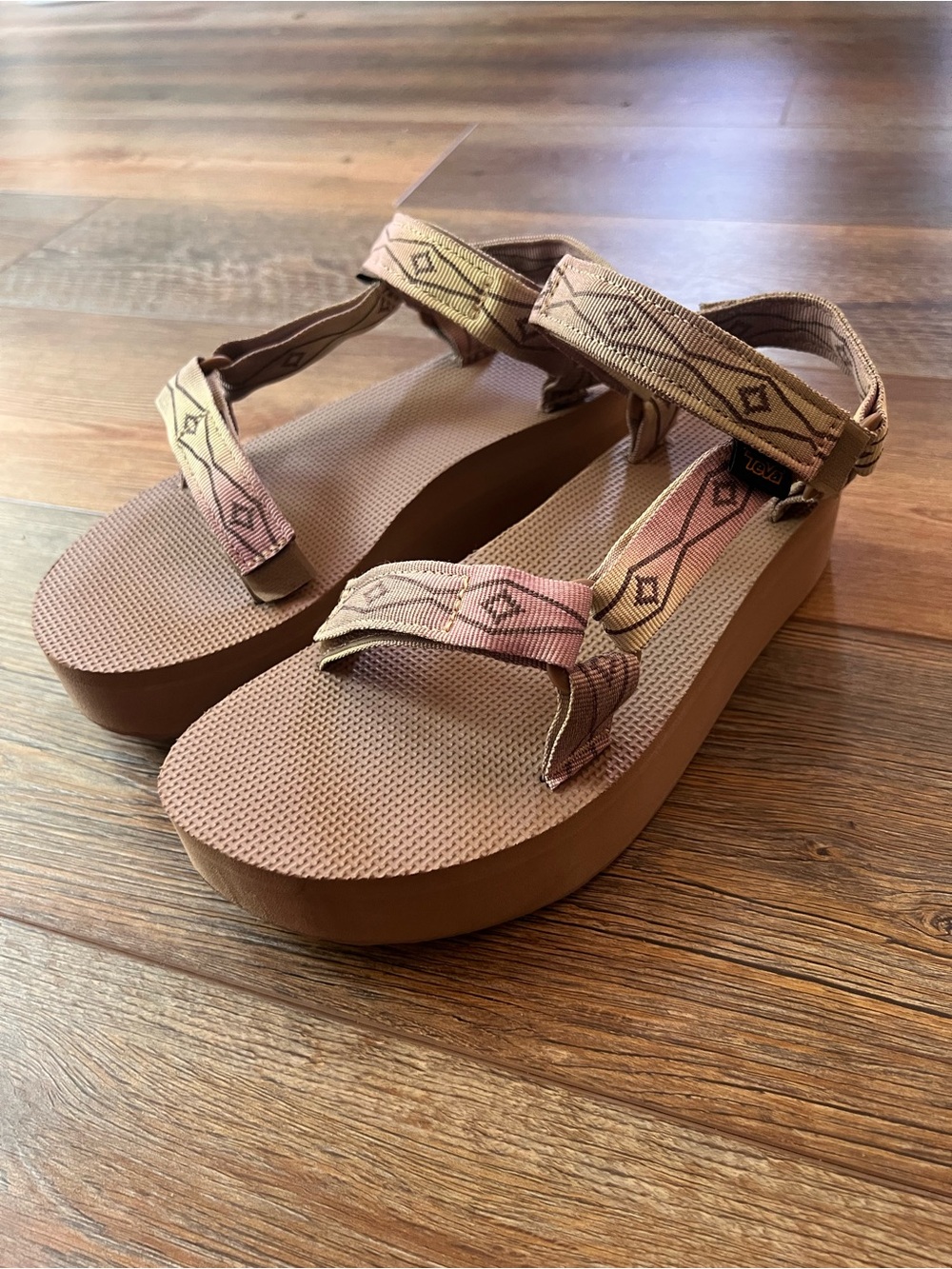 Teva size 9 Flatform Sandals - Picture 2 of 8